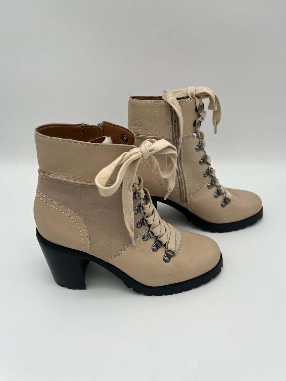 Frye boots 8.5 womens Rayner Ankle Hiking White Leather Suede Rare Find !!
